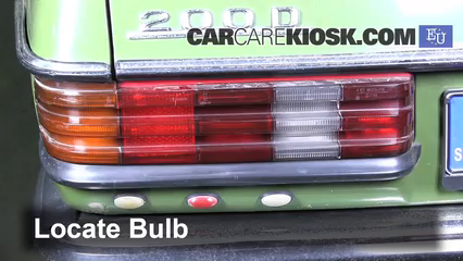 1983 Mercedes-Benz 200D 2.0L 4 Cyl. Diesel Éclairage Feux de marche arrière (remplacer une ampoule)