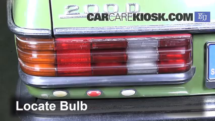 1983 Mercedes-Benz 200D 2.0L 4 Cyl. Diesel Éclairage Feu clignotant arrière (remplacer l'ampoule)
