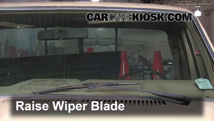 Front Windshield Wiper Blade Change: 1984 Ford F-250 6.9L V8 Diesel