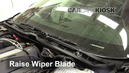Front Windshield Wiper Blade Change: 1995 Chevrolet Corvette 5.7L V8