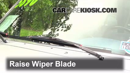 Front Windshield Wiper Blade Change: 1995 Ford F-250 XL 7.5L V8
