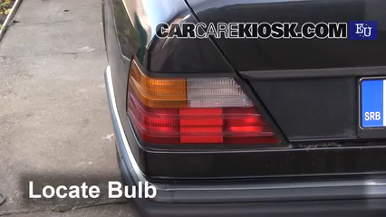1995 Mercedes-Benz E250 2.5L 5 Cyl. Diesel Éclairage Feux de marche arrière (remplacer une ampoule)