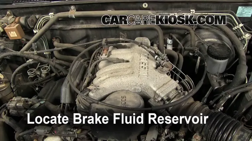 Comment Ajouter du Liquide de Frein: 1995 Nissan Pickup XE 3.0L V6 Extended  Cab Pickup