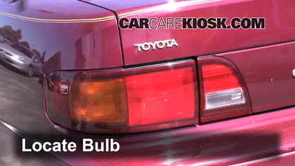 1996 Toyota Camry LE 2.2L 4 Cyl. Sedan (4 Door) Éclairage Feux de position arrière (remplacer ampoule)