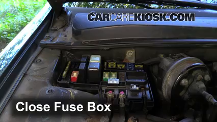 Remplacement de fusible grillé de Honda Accord 1994-1997 LX ...