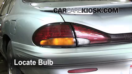 1997 Pontiac Bonneville SE 3.8L V6 Éclairage Feu clignotant arrière (remplacer l'ampoule)