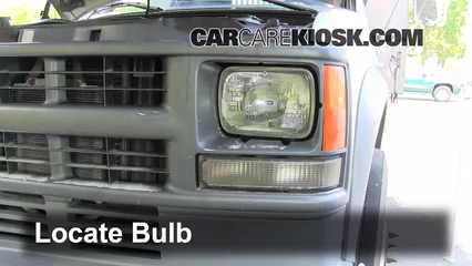 2000 Chevrolet K3500 6.5L V8 Turbo Diesel Cab and Chassis Éclairage Feu clignotant avant (remplacer l'ampoule)