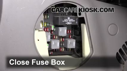 Control de fusible interior en Pontiac Aztek 2001-2005 ... 2001 pontiac aztek fuse box manual 