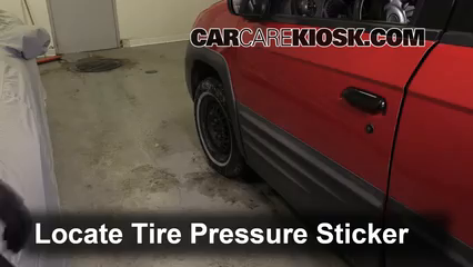 2001 Pontiac Aztek 3.4L V6 Pneus et roues Vérifier la pression des pneus