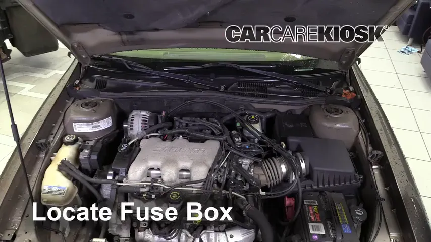 Replace a Fuse: 2001 Chevrolet Malibu 3.1L V6