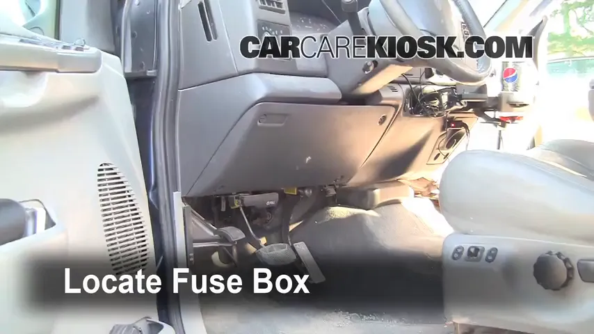 Interior Fuse Box Location: 2002 Ford F-250 Super Duty Lariat 7.3L V8 Turbo  Diesel Extended Cab Pickup (4 Door)