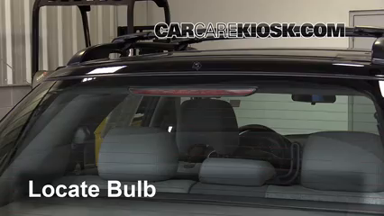 2002 Subaru Outback 2.5L 4 Cyl. Éclairage Feu de freinage central (remplacer l'ampoule)