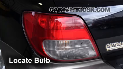 2002 Subaru Outback 2.5L 4 Cyl. Éclairage Feux de marche arrière (remplacer une ampoule)
