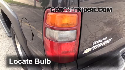 2003 Chevrolet Tahoe LS 5.3L V8 Éclairage Feu clignotant arrière (remplacer l'ampoule)
