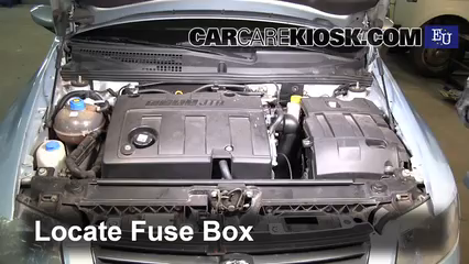 Replace a Fuse: 2001-2007 Fiat Stilo - 2003 Fiat Stilo 5-Porte JTD 1.9L