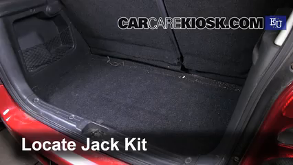2003 Suzuki Wagon R 1.3L 4 Cyl. Levantar auto Usar el gato para levantar el auto