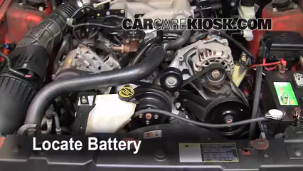 2004 Ford Mustang 3.9L V6 Coupe Batterie Nettoyer la batterie et les cosses