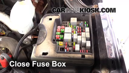 Replace a Fuse: 1999-2007 GMC Sierra 2500 HD - 2004 GMC Sierra 2500 HD ...