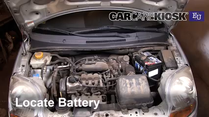 2005 Chevrolet Spark LS 0.8L 3 Cyl. Batterie Nettoyer la batterie et les cosses