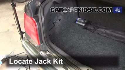 2005 Citroen Xsara SX Hatchback 1.6L 4 Cyl. Monter sur cric Utiliser le cric pour lever la voiture