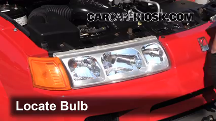 2005 Saturn Vue 2.2L 4 Cyl. Lights Turn Signal - Front (replace bulb)
