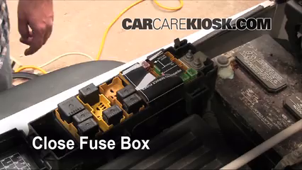 Replace a Fuse: 1997-2006 Jeep Wrangler - 2006 Jeep ... jeep tj rubicon fuse box 