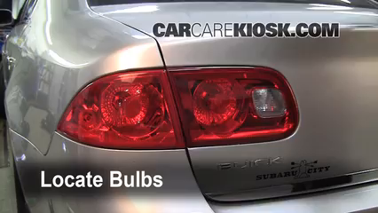 2006 Buick Lucerne CXS 4.6L V8 Éclairage Feux de position arrière (remplacer ampoule)
