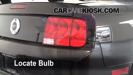 2006 Ford Mustang GT 4.6L V8 Coupe Éclairage Feux de marche arrière (remplacer une ampoule)