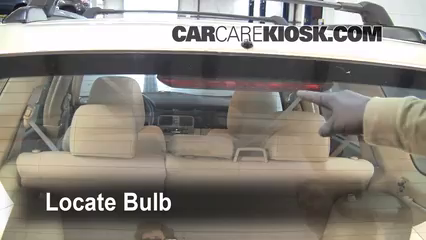 2006 Subaru Forester X 2.5L 4 Cyl. Éclairage Feu de freinage central (remplacer l'ampoule)