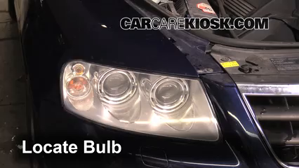 2006 Volkswagen Touareg 4.2L V8 Lights Headlight (replace bulb)