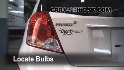 2007 Chevrolet Aveo5 Special Value 1.6L 4 Cyl. Éclairage Feux de marche arrière (remplacer une ampoule)