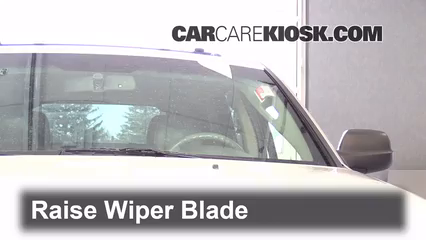 Front Windshield Wiper Blade Change: 2007 Jeep Grand Cherokee Laredo 3
