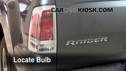 2007 Mitsubishi Raider LS 3.7L V6 Extended Cab Pickup Éclairage Feux de marche arrière (remplacer une ampoule)
