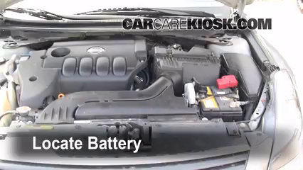 2007 Nissan Altima S 2.5L 4 Cyl. Batería Limpiar batería y terminales