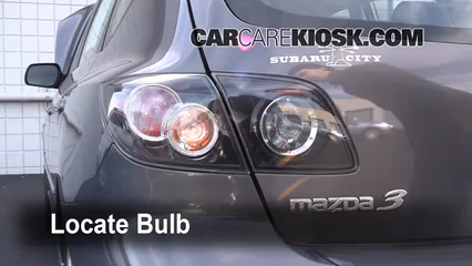 2008 Mazda 3 S 2.3L 4 Cyl. Hatchback Éclairage Feu clignotant arrière (remplacer l'ampoule)