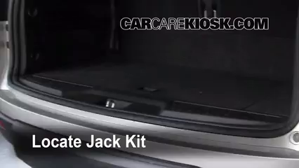 2008 Saturn Outlook XE 3.6L V6 Levantar auto Usar el gato para levantar el auto