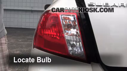 2008 Subaru Impreza 2.5i 2.5L 4 Cyl. Sedan Éclairage Feu clignotant arrière (remplacer l'ampoule)