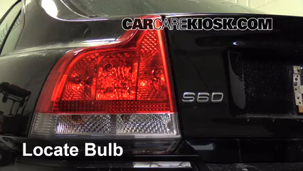 2008 Volvo S60 2.5T 2.5L 5 Cyl. Turbo Éclairage Feux de marche arrière (remplacer une ampoule)