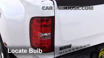 2009 Chevrolet Silverado 3500 HD LT 6.6L V8 Turbo Diesel Crew Cab Pickup (4 Door) Éclairage Feux de marche arrière (remplacer une ampoule)