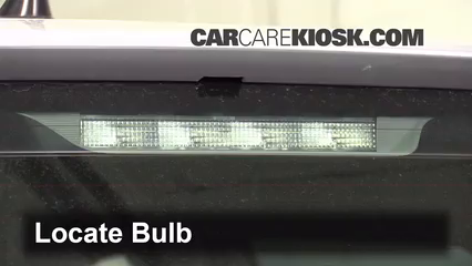 2009 Pontiac Vibe 2.4L 4 Cyl. Éclairage Feu de freinage central (remplacer l'ampoule)