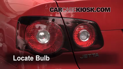 2010 Volkswagen Jetta TDI 2.0L 4 Cyl. Turbo Diesel Sedan Éclairage Feu clignotant arrière (remplacer l'ampoule)