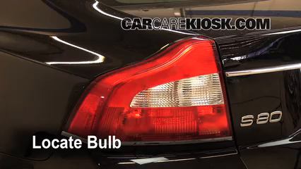 2010 Volvo S80 T6 3.0L 6 Cyl. Turbo Éclairage Feux de marche arrière (remplacer une ampoule)