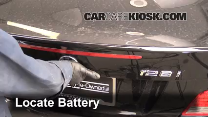 2011 BMW 128i 3.0L 6 Cyl. Coupe Batería Limpiar batería y terminales