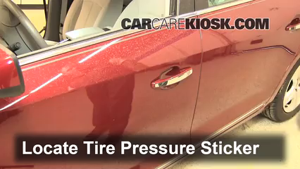 2011 Buick LaCrosse CX 2.4L 4 Cyl. Neumáticos y ruedas Controlar presión de neumáticos