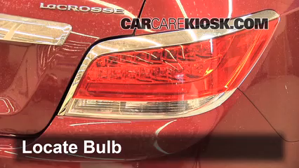 2011 Buick LaCrosse CX 2.4L 4 Cyl. Éclairage Feux de marche arrière (remplacer une ampoule)