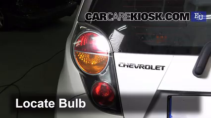 2011 Chevrolet Beat Campus 1.0L 4 Cyl. Éclairage Feux de marche arrière (remplacer une ampoule)