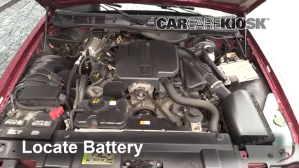 2011 Ford Crown Victoria LX 4.6L V8 FlexFuel Batterie Nettoyer la batterie et les cosses