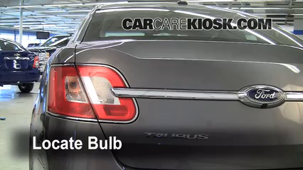 2011 Ford Taurus SEL 3.5L V6 Éclairage Feux de marche arrière (remplacer une ampoule)