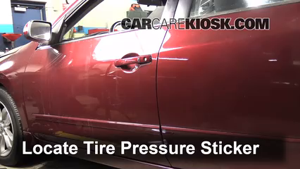2011 Nissan Altima SR 3.5L V6 Sedan Tires & Wheels Check Tire Pressure