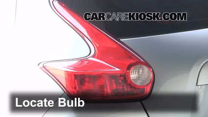2012 Nissan Juke S 1.6L 4 Cyl. Turbo Éclairage Feux de marche arrière (remplacer une ampoule)